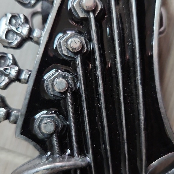 2006 Bergamot Guitar Skull and dragon Hand Belt Buckle - Picture 11 of 12
